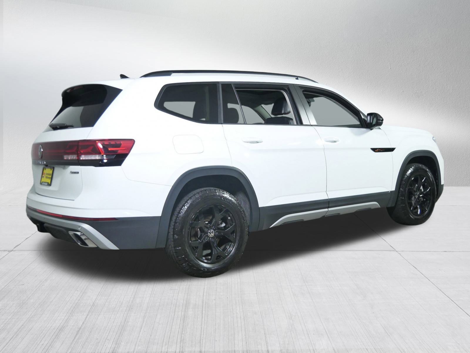 2024 Volkswagen Atlas Peak Edition SE Technology photo 7