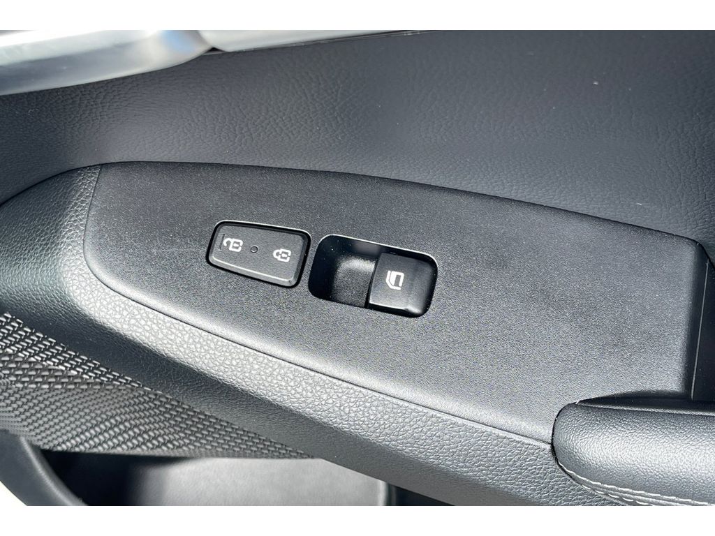 2025 Kia Seltos S photo 17