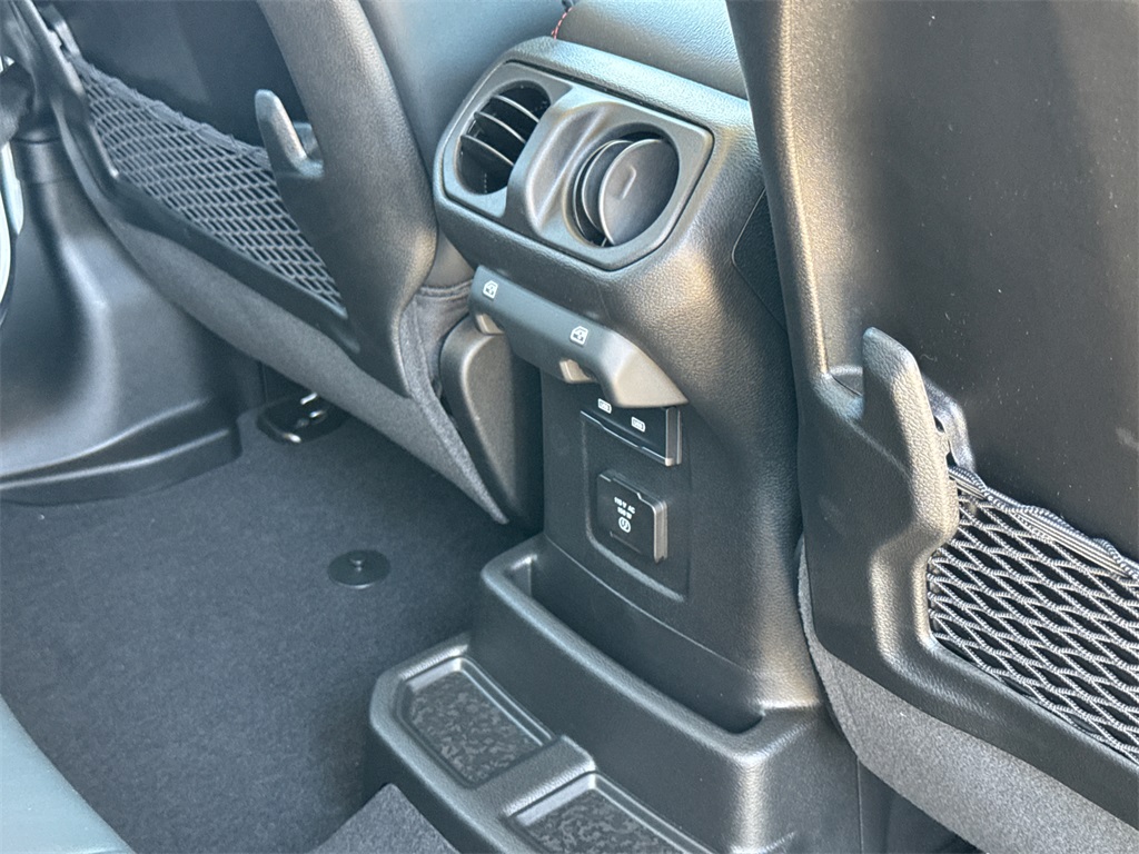 2025 Jeep Wrangler Rubicon photo 19