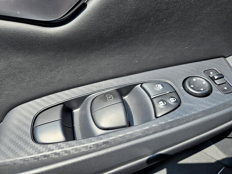 2025 Nissan Sentra SV photo 28