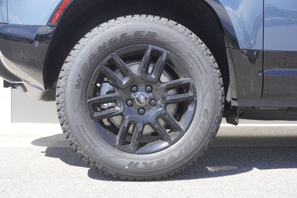 2025 Land Rover Defender 90 X-Dynamic SE photo 26