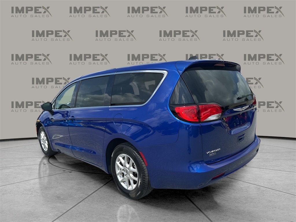 2021 Chrysler Voyager LX photo 3