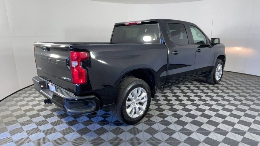 2025 Chevrolet Silverado 1500 Custom photo 3
