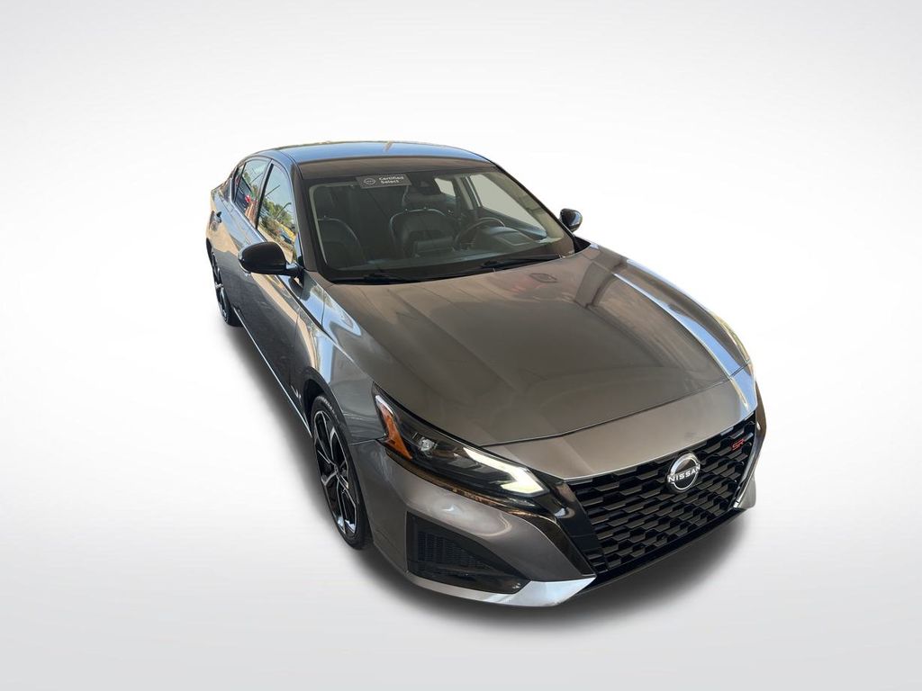 2023 Nissan Altima SR photo 32