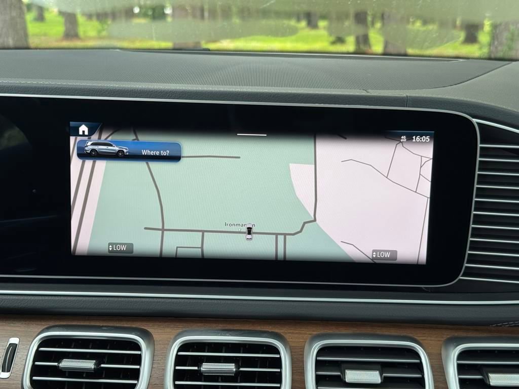 2025 Mercedes Benz GLS 450 4MATIC photo 4