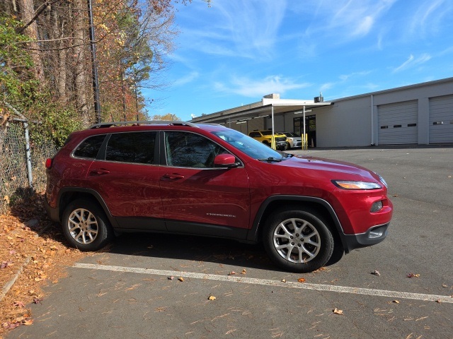 2017 Jeep Cherokee Latitude photo 2