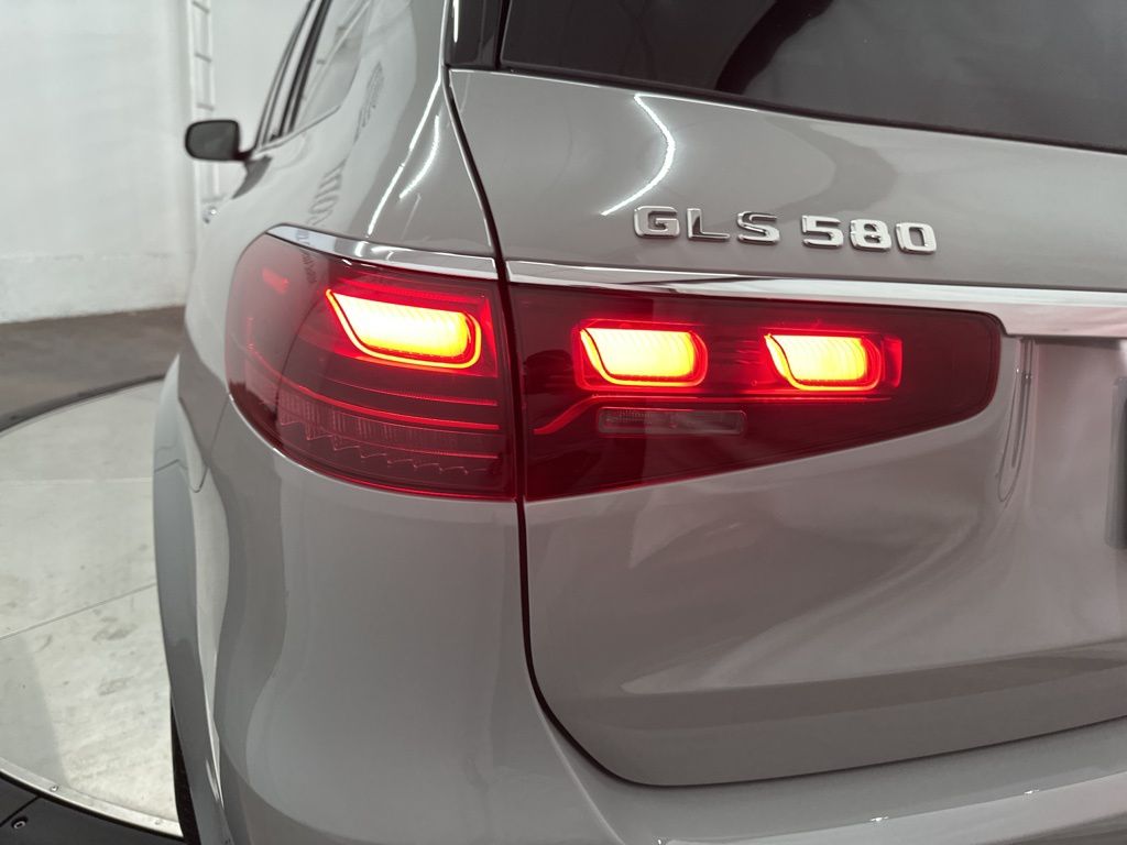 2026 Mercedes Benz GLS 580 4MATIC photo 27