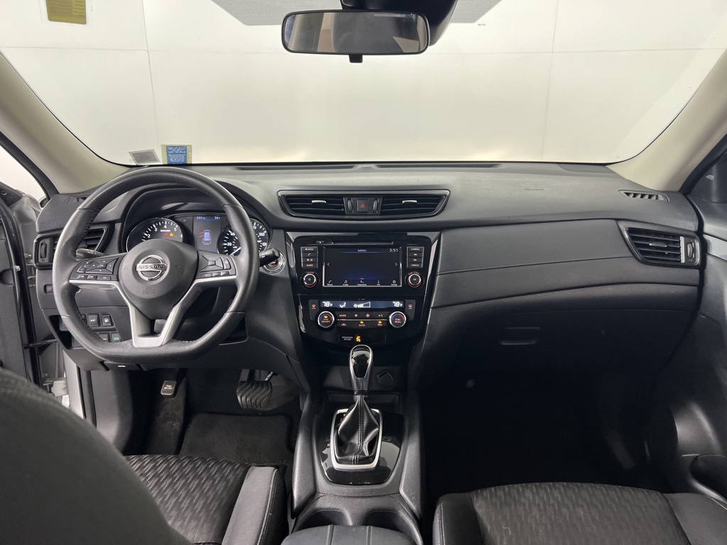2019 Nissan Rogue SV photo 3