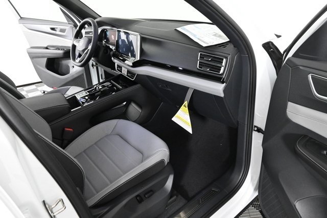 2025 Volkswagen Atlas Cross Sport SEL R-Line photo 9