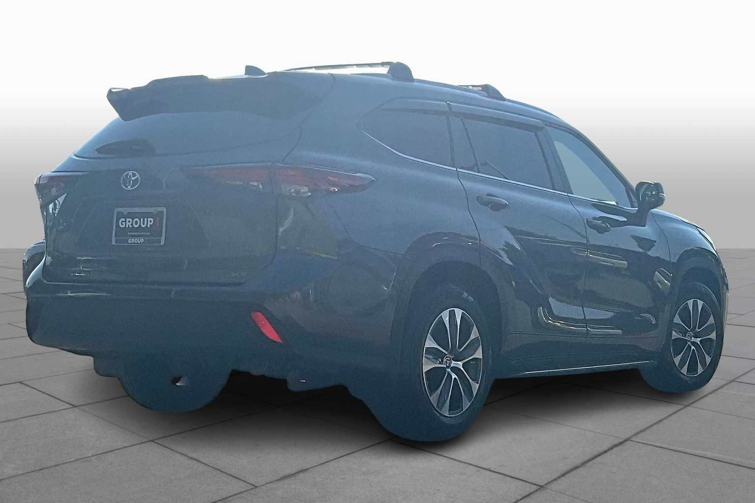 2024 Toyota Highlander XLE photo 12