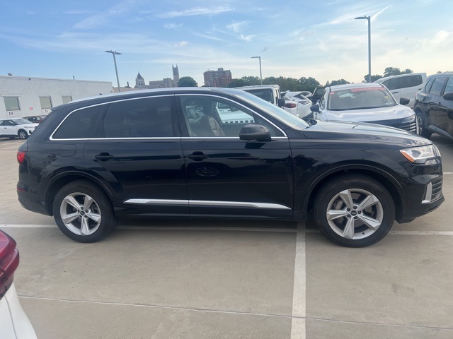 2021 Audi Q7 45 Premium photo 3