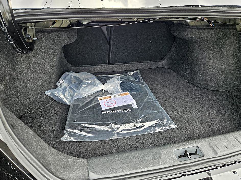 2025 Nissan Sentra S photo 11
