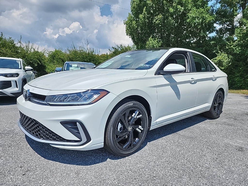 2025 Volkswagen Jetta SE's photo