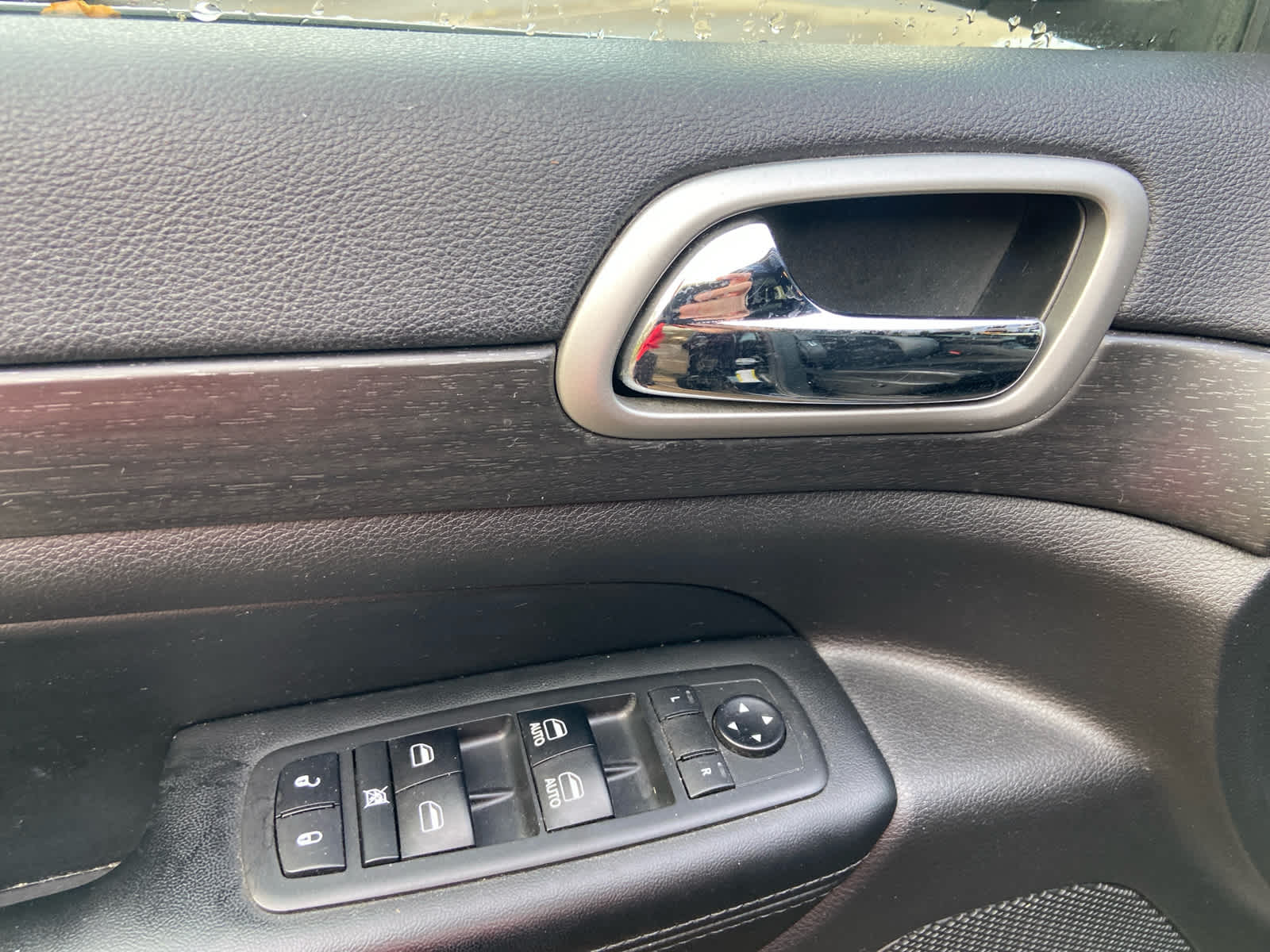 2018 Jeep Grand Cherokee Laredo E photo 12