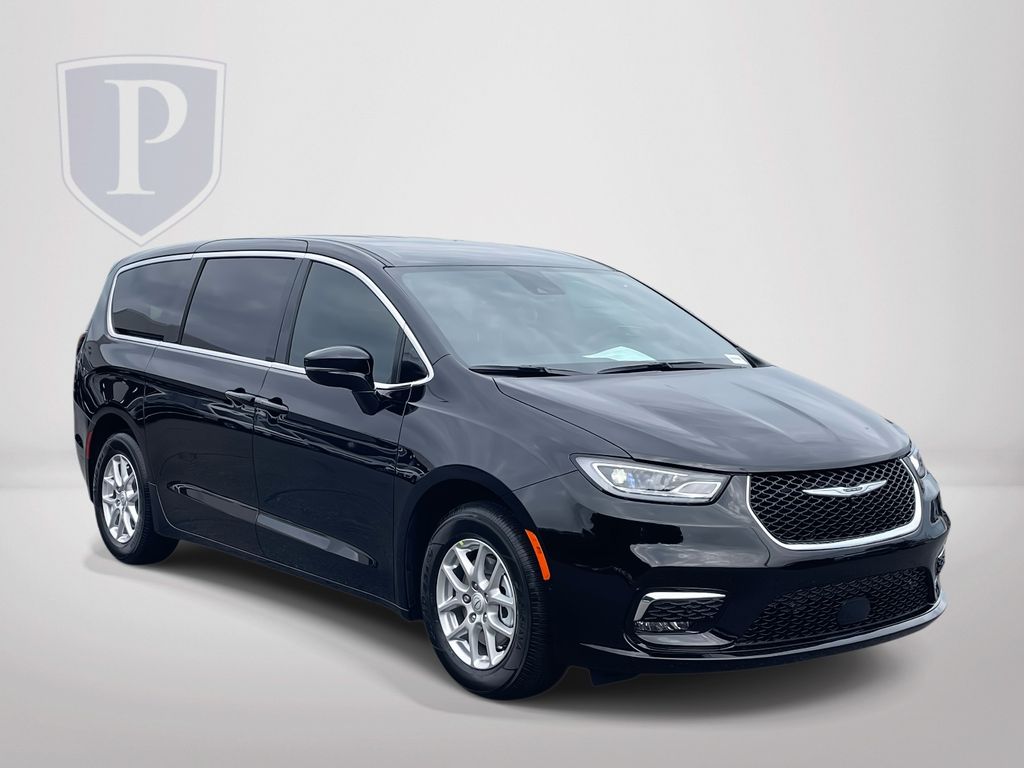 2026 Chrysler Pacifica Select's photo