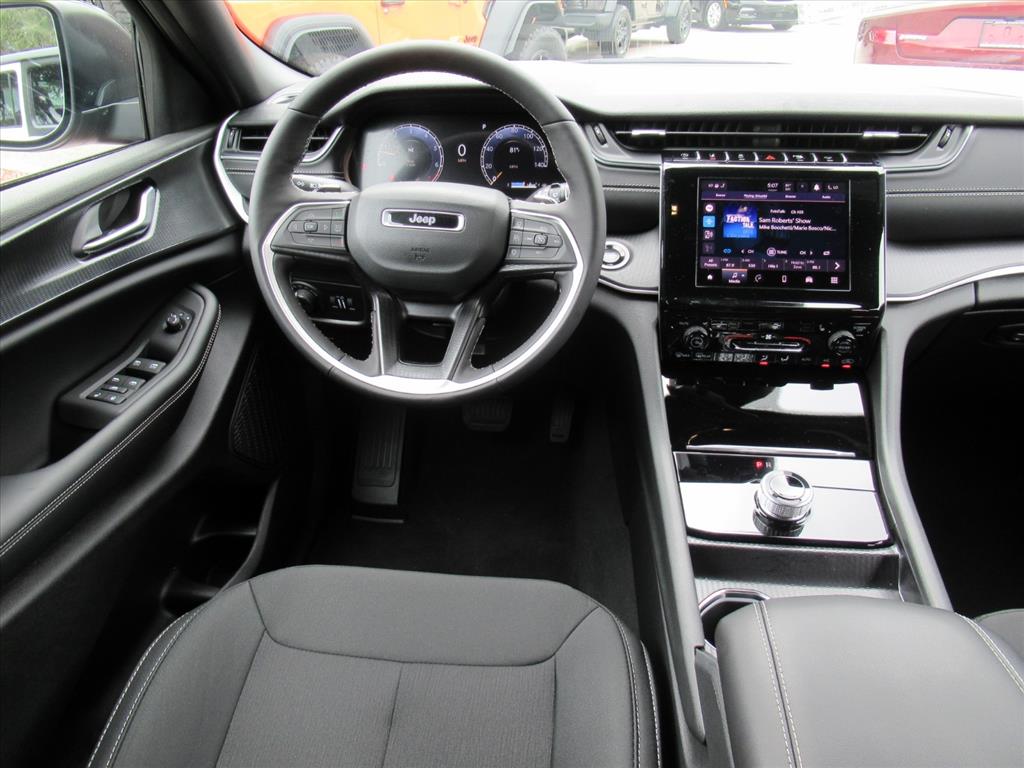 2025 Jeep Grand Cherokee Laredo X photo 11