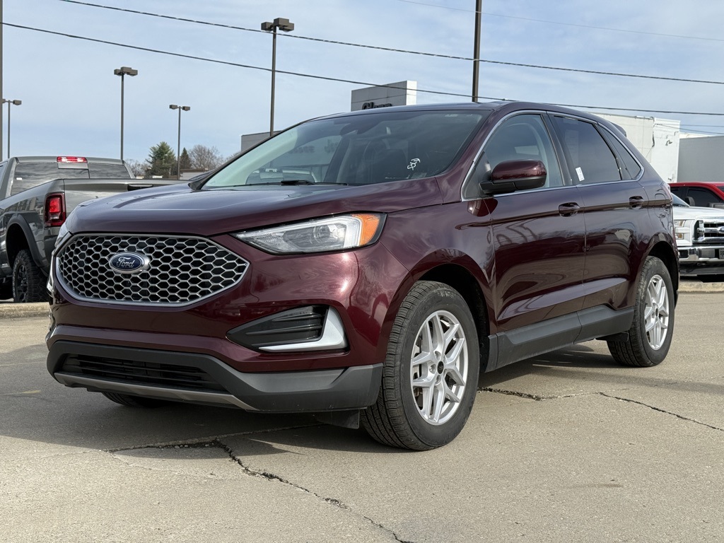 2023 Ford Edge SEL photo 2