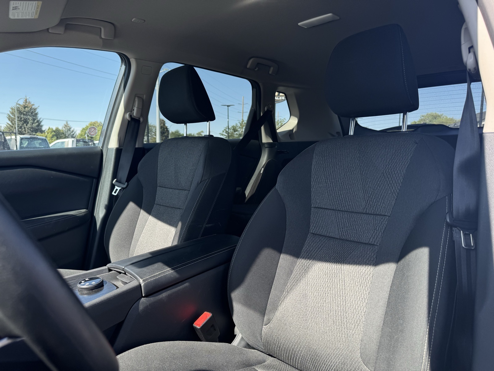 2024 Nissan Rogue SV photo 4