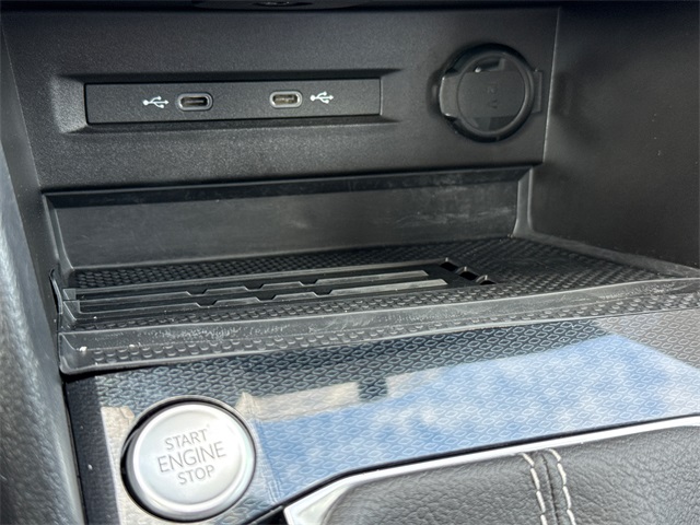 2025 Volkswagen Taos SE photo 30