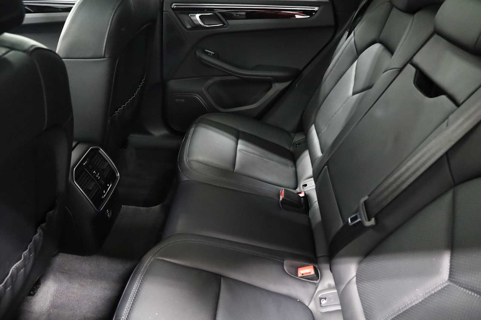 2024 Porsche Macan T photo 30