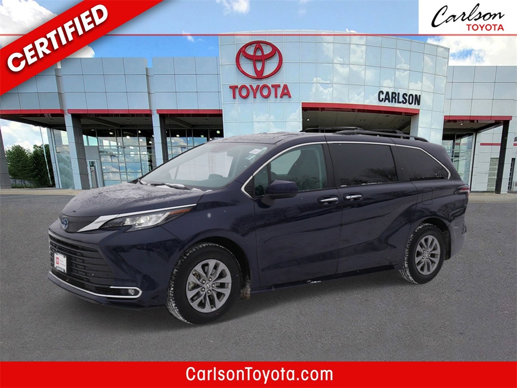 2023 Toyota Sienna XLE's photo