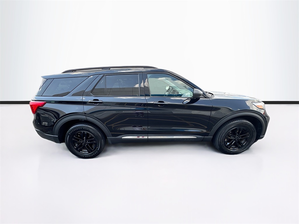 2023 Ford Explorer XLT photo 3