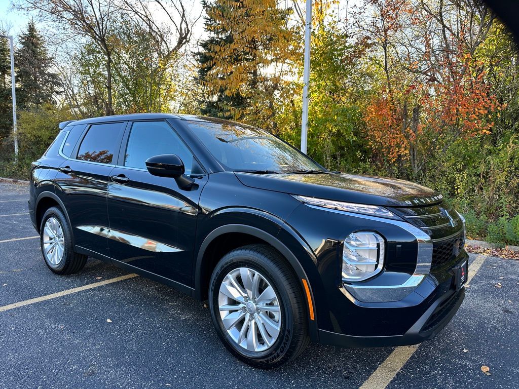 2025 Mitsubishi Outlander ES 2.5 S-AWC photo 3