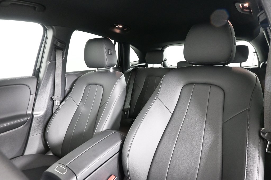 2025 Mercedes Benz GLA 250 photo 5