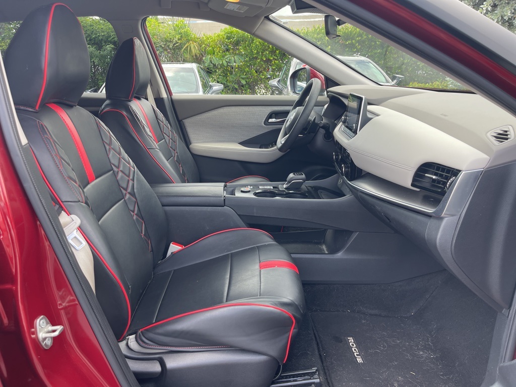 2022 Nissan Rogue SV photo 17