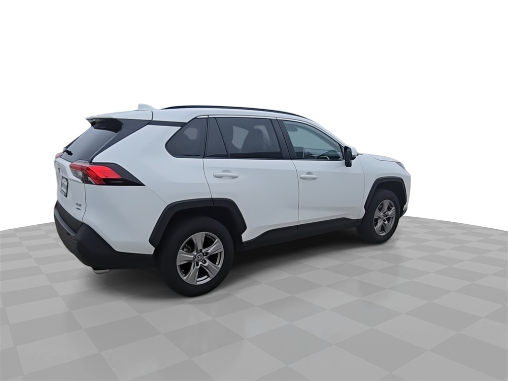 2024 Toyota RAV4 XLE photo 8