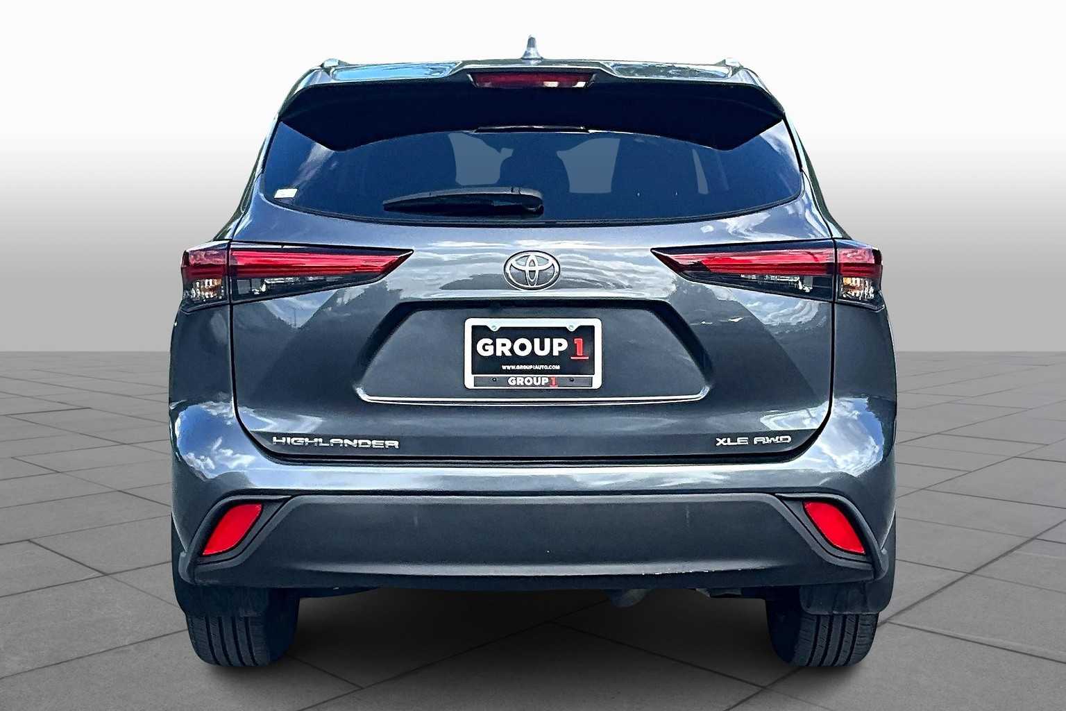 2024 Toyota Highlander XLE photo 3