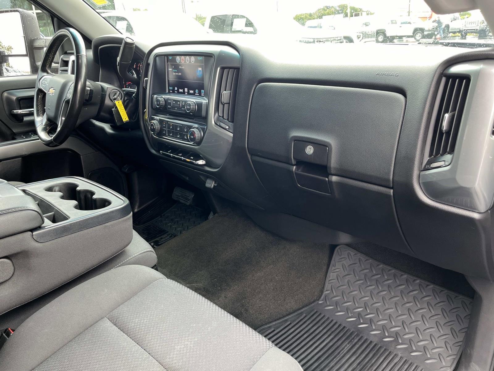 2017 Chevrolet Silverado 1500 LT photo 21