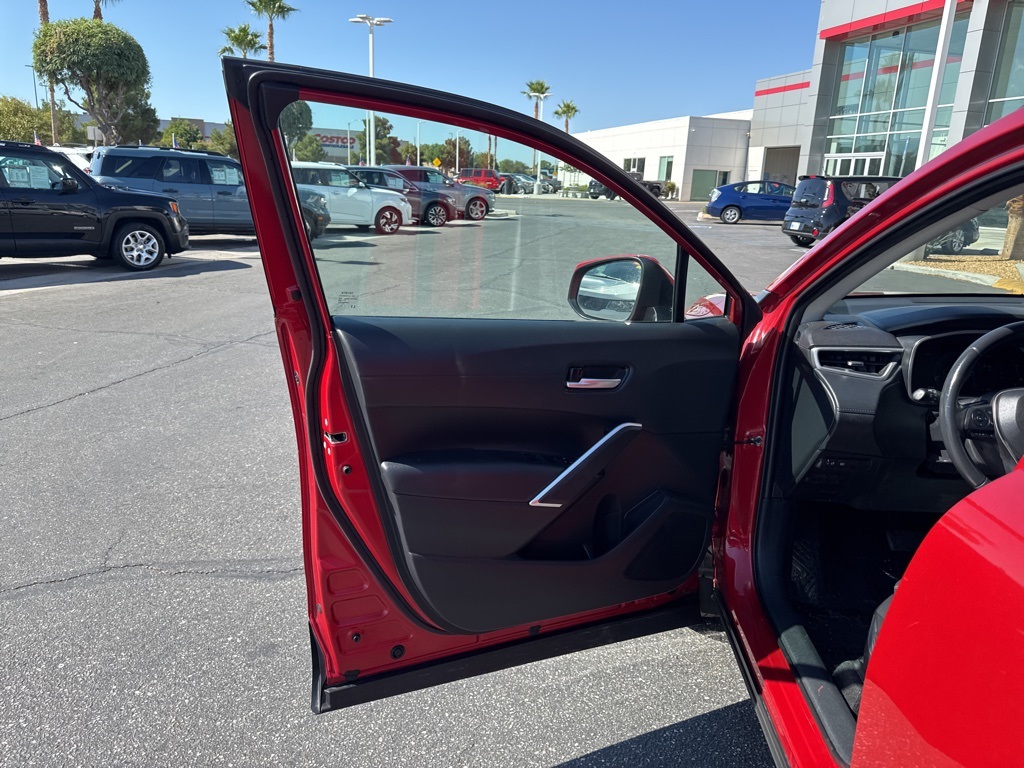 2024 Toyota Corolla Cross XLE photo 12