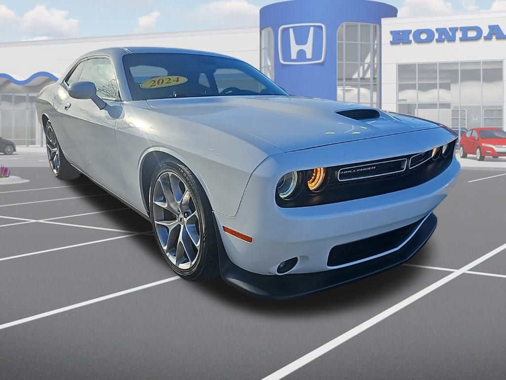 2022 Dodge Challenger GT's photo