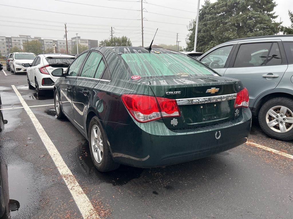 2014 Chevrolet Cruze photo 2