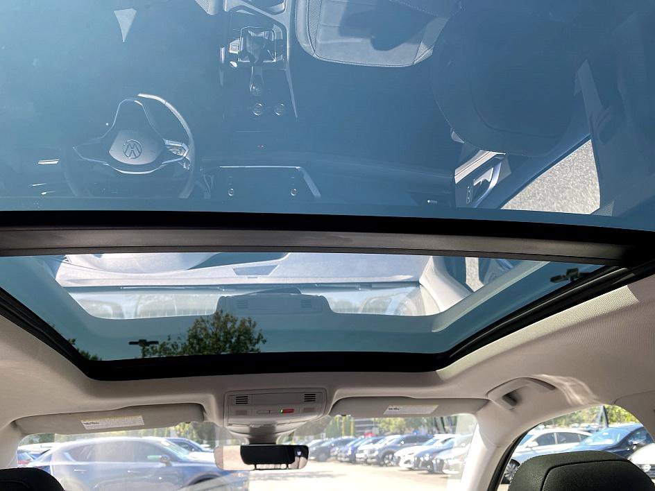 2024 Volkswagen Taos SE photo 16