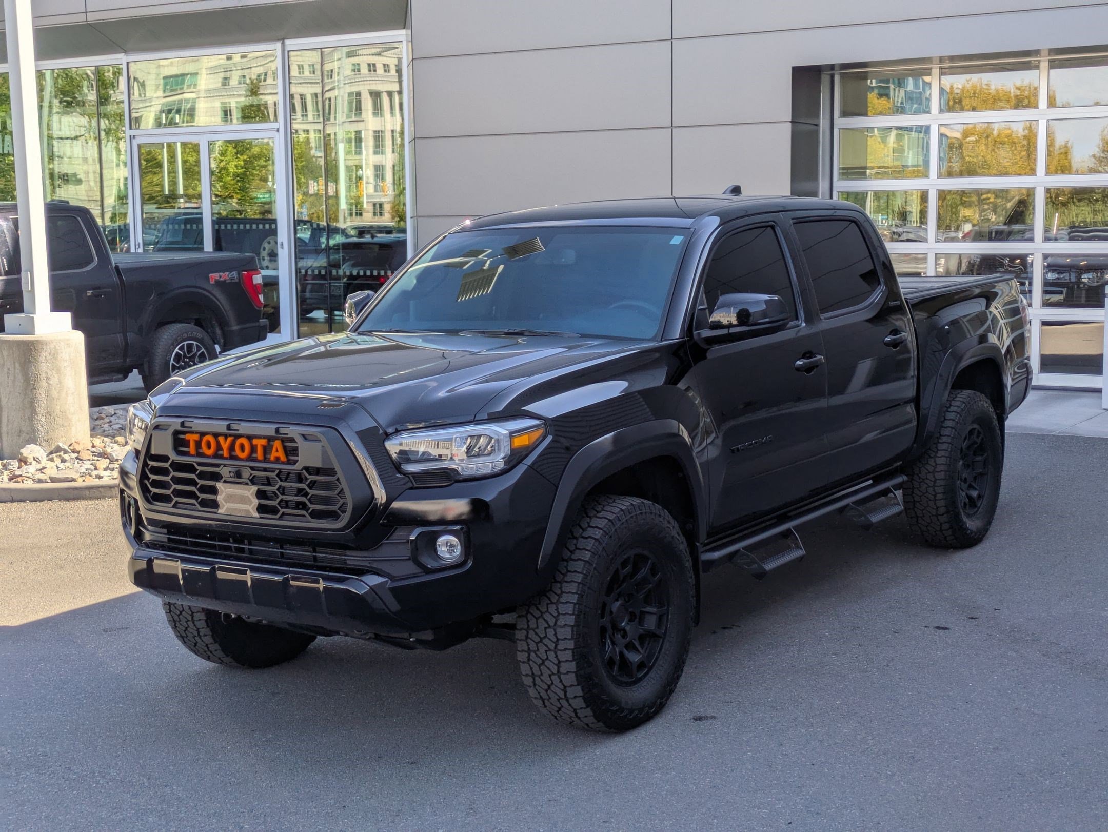 2023 Toyota Tacoma Limited photo 8