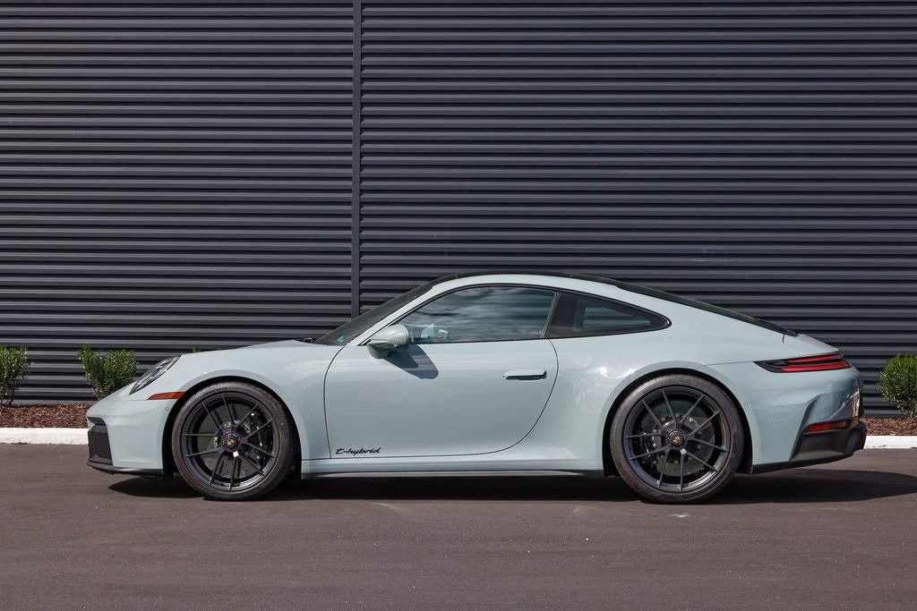 2025 Porsche 911 GTS photo 2