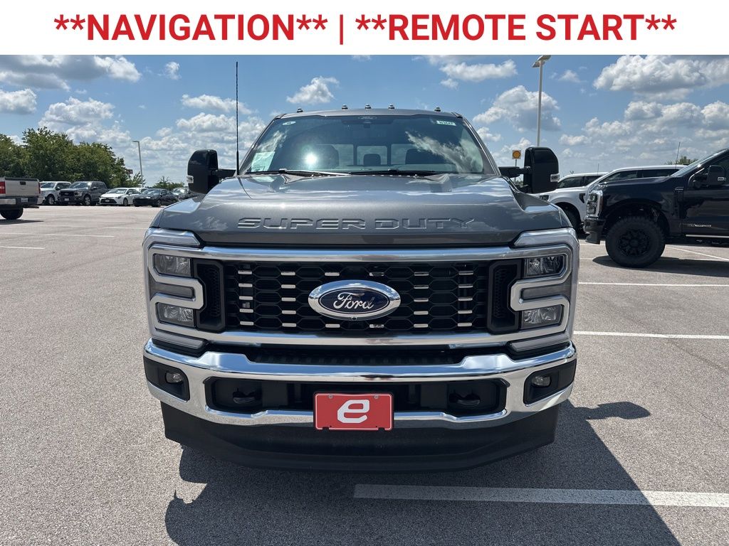 2026 Ford F-350 Lariat photo 2