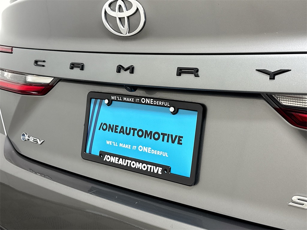 2025 Toyota Camry SE photo 18