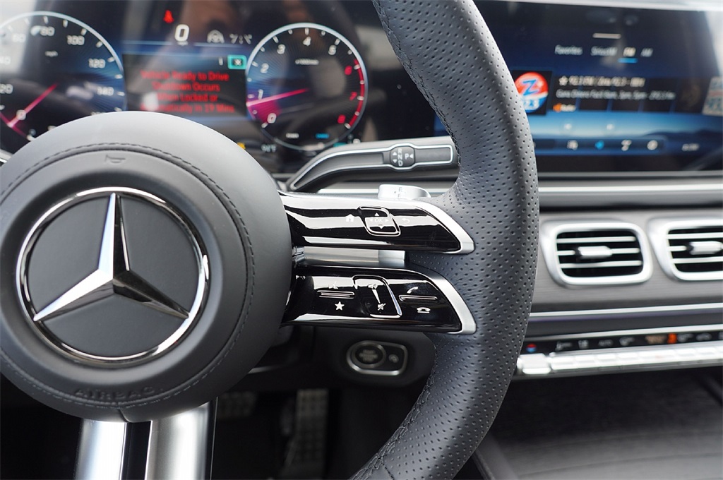 2026 Mercedes Benz GLS 450 4MATIC photo 16
