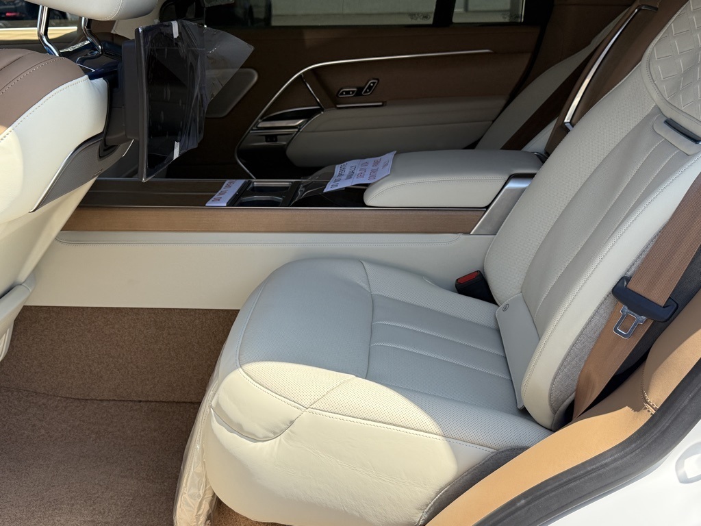 2025 Land Rover Range Rover SV photo 20