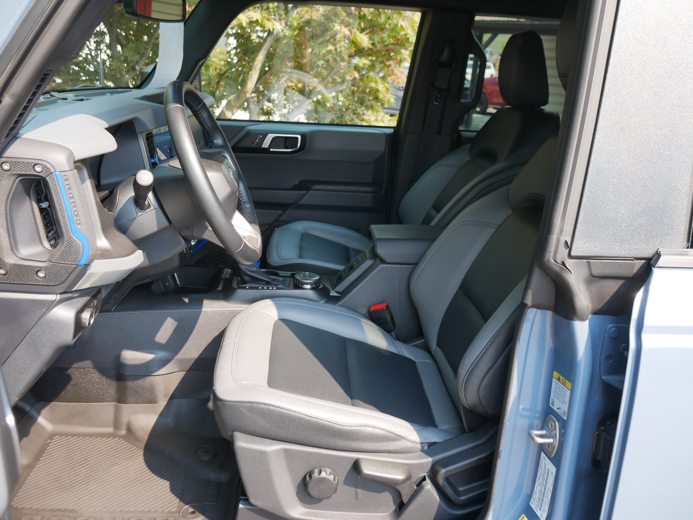 2024 Ford Bronco Big Bend photo 2