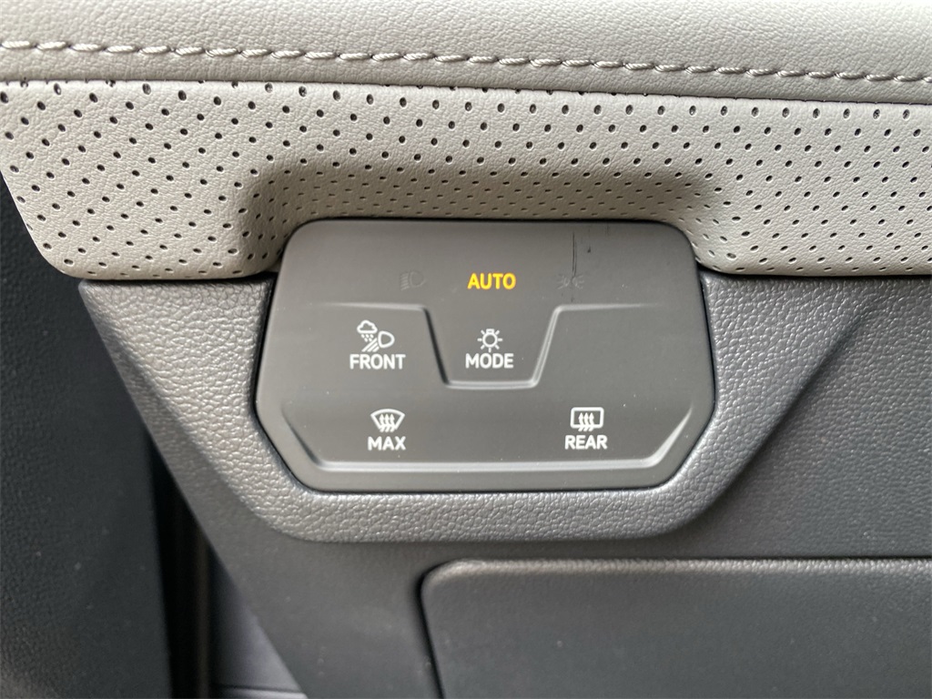 2025 Volkswagen Atlas Peak Edition SE photo 23