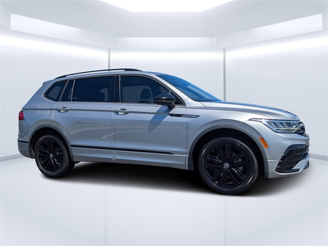 2022 Volkswagen Tiguan SE R-Line Black photo 2
