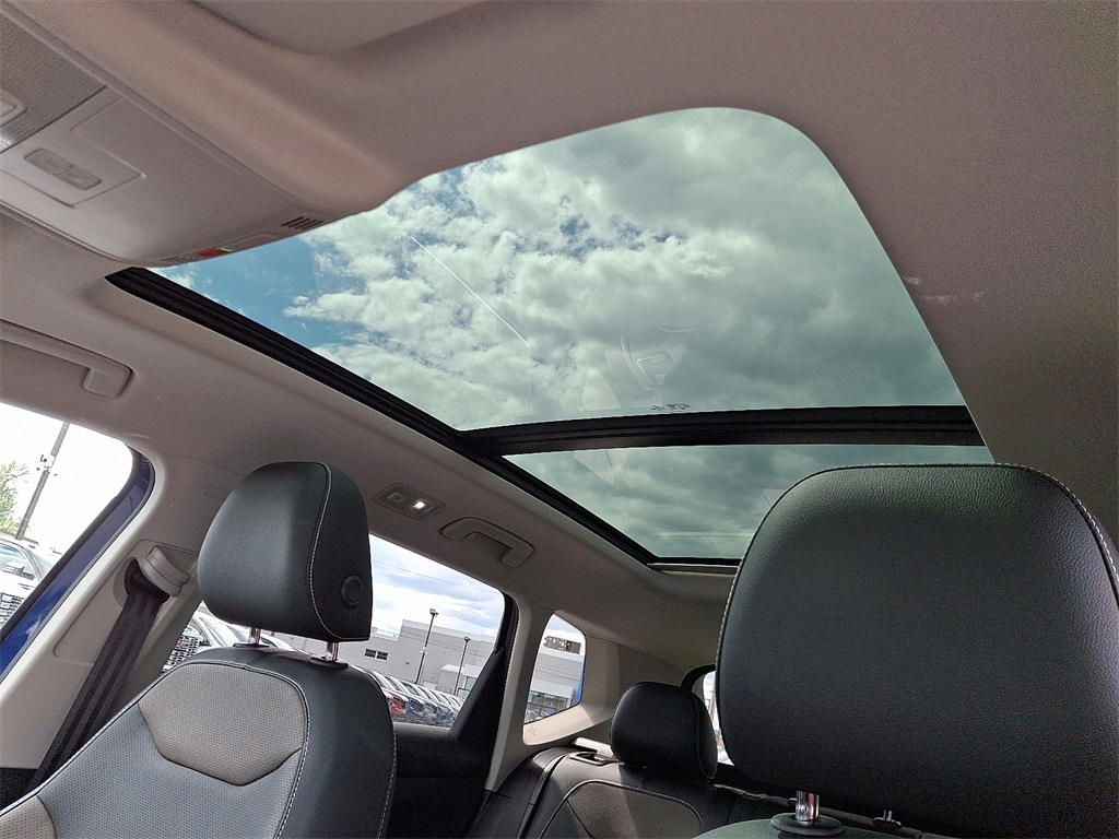 2022 Volkswagen Taos SEL photo 14
