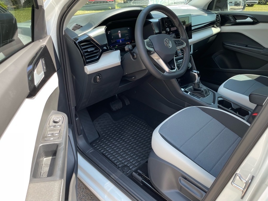 2025 Volkswagen Taos S photo 4