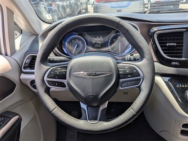 2023 Chrysler Voyager LX photo 11