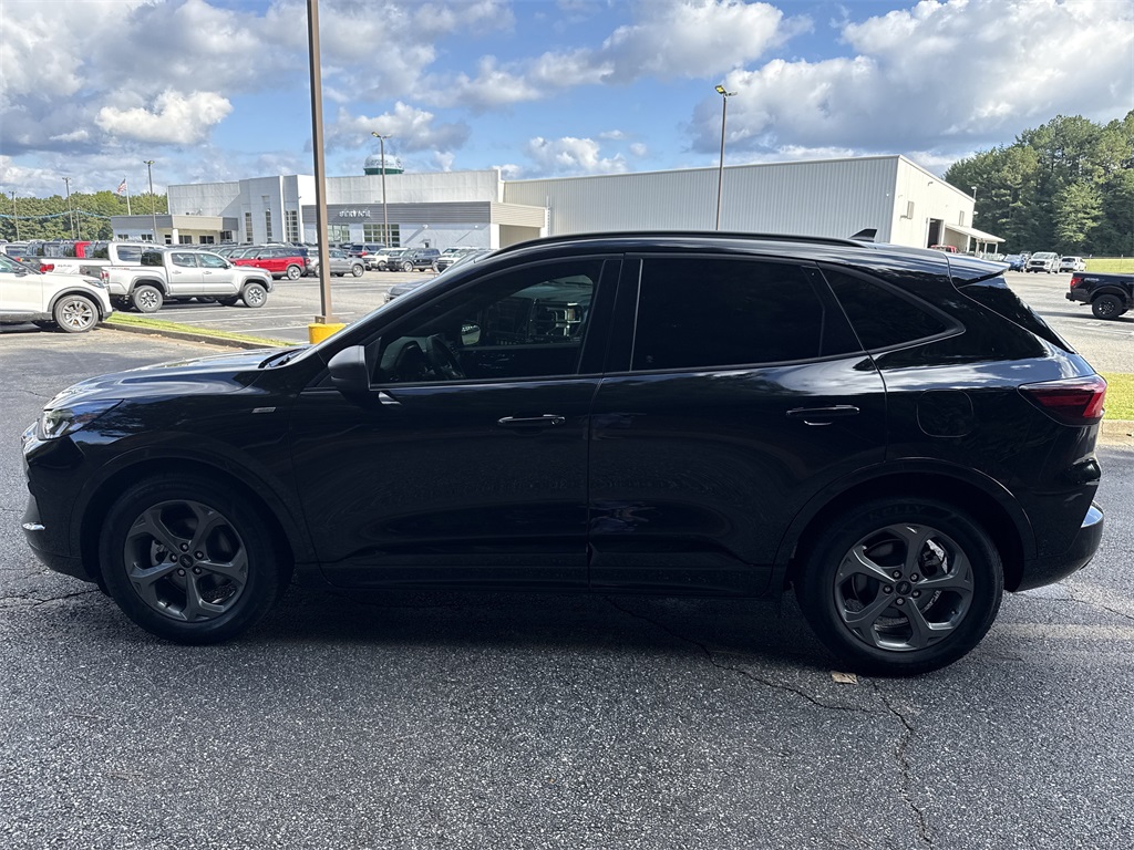 2023 Ford Escape ST-Line photo 4