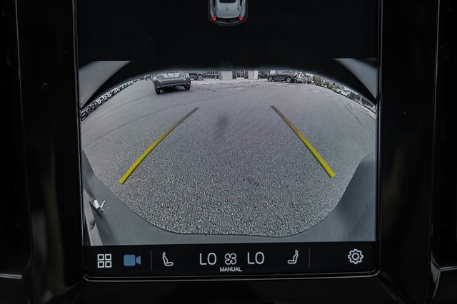 2024 Volvo XC40 Plus photo 31